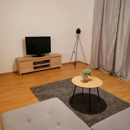 شقة Tia تروغير