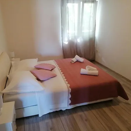 Tia شقة تروغير